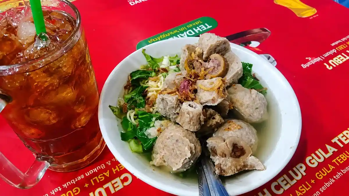Rasakan Kelezatan Bakso Urat Pak Mun: Legenda Kuliner Cilacap yang Tak Pernah Pudar